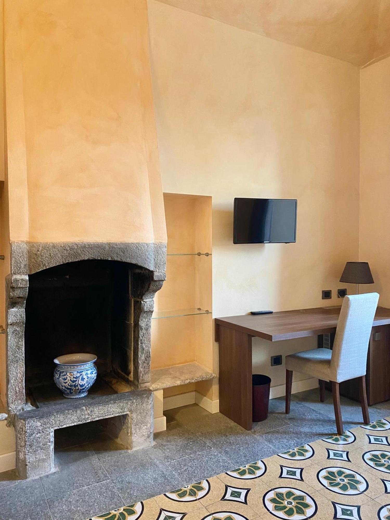 Relais & Spa Castello Di Casiglio Erba Room photo